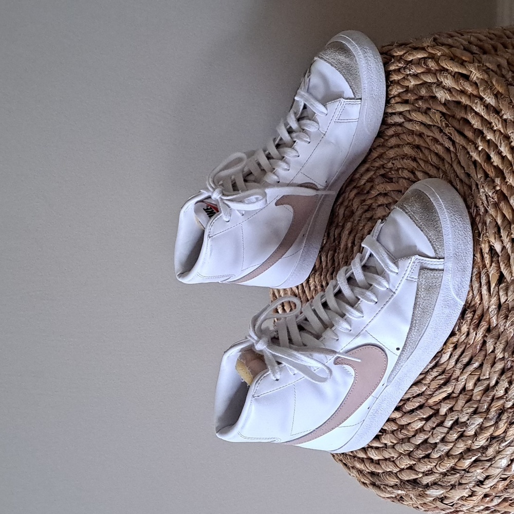 Nike Womens Classic Mid Blazers 77 White Leather/Blush Swish‎ Sneakers S-9
